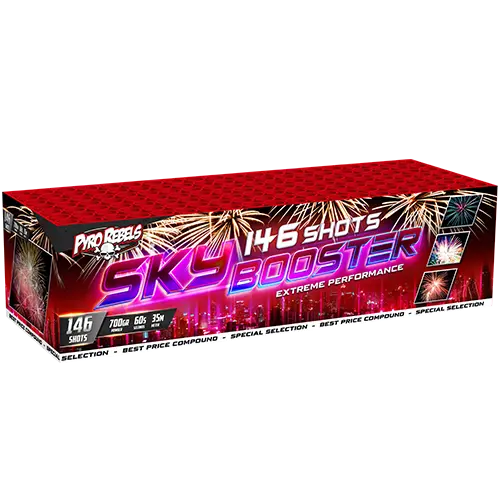 Eine rechteckige Feuerwerksdose mit der Aufschrift "Geisha Sky Booster Compound" von Geisha, deren rote Verpackung Bilder von Feuerwerkskörpern und fettgedruckte Texte wie "Extreme Performance" und "Pyro Rebels" enthält, bietet 146 Schuss kraftvolles Verbundfeuerwerk.