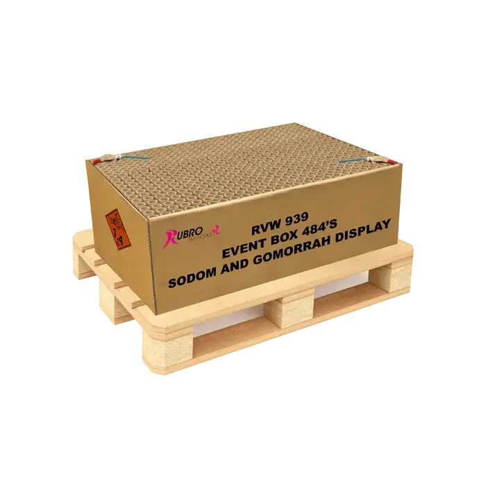 Auf einer Holzpalette steht ein Karton mit der Aufschrift „Event Sodom and Gomorrah 484's Flowerbed“ von Rubro. Er enthält Warnhinweise, Informationen zur Eventbox und Angaben zur Nettoexplosivmasse und ist sicher mit Klebeband verschlossen.