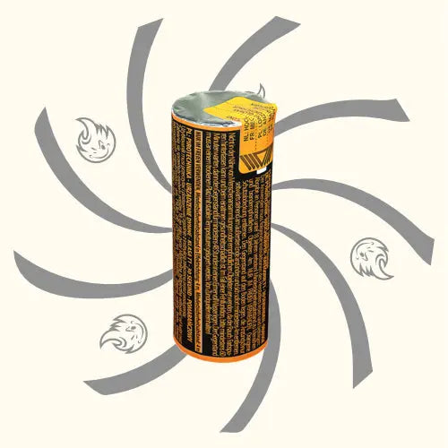 Der Argento Dualsmoke 38 mm Orange Feuerwerkskörper mit schwarzem Gehäuse und orangem Text, silbernem Foliensiegel und gelbem Warnhinweis steht auf einem weißen Hintergrund mit wirbelnden grauen Flammenmustern.