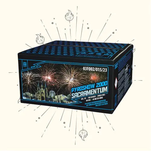 Eine rechteckige Schachtel mit der Aufschrift "Argento Pyroshow 2000 Sacramentum" von Argento, mit blauen und schwarzen Motiven, 100 Schuss Details, Feuerwerk über einer nächtlichen Kathedrale und illustrierten Explosionen im Hintergrund.