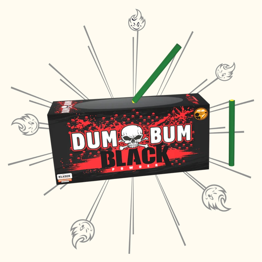 Die schwarz-rote Dumbum Black Pirat Box von Dumbum mit Totenkopf-Logo und Flammen zeigt zwei grüne Knallfrösche - einen in und einen neben sich - für kraftvolle 110 dB Reibkopfknaller-Effekte.