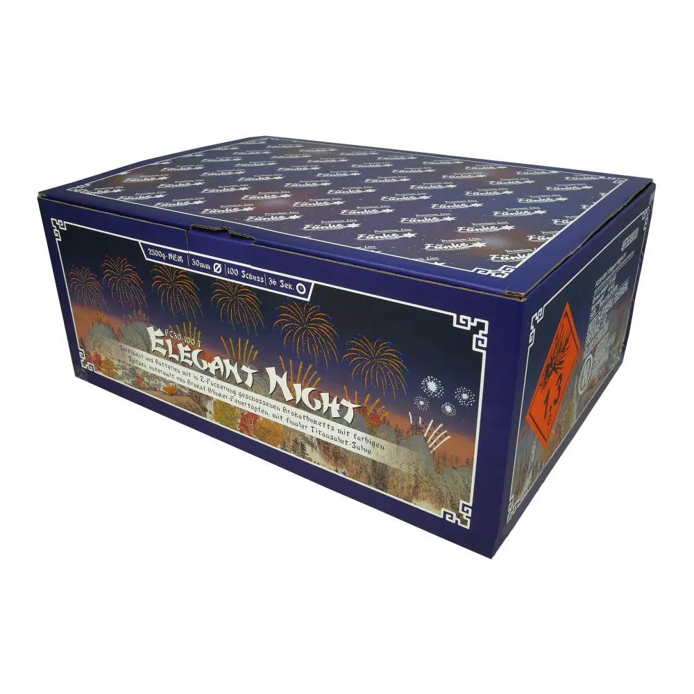 Eine blaue rechteckige Funke Elegant Night Cakebox von Funke, mit Bildern von Feuerwerk, einer Stadtsilhouette und einem Warnschild, das auf explosiven feuerwerksbatterie Inhalt hinweist.