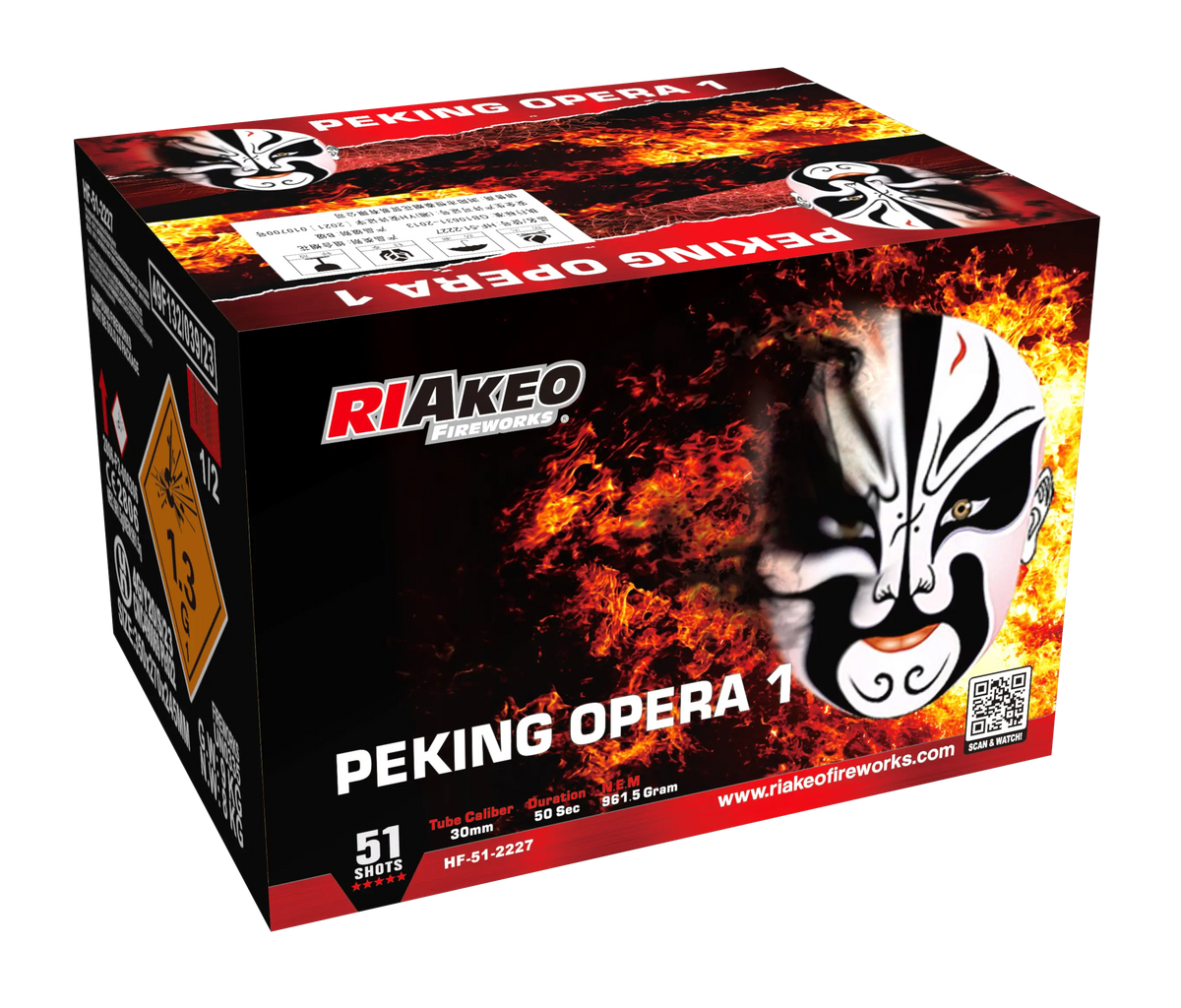 Eine Schachtel von RIAkeo's "Peking Opera 1" zeigt ein markantes Peking Opera Gesicht, das von Flammen umgeben ist. Dieses Verbundfeuerwerk bietet 51 Schuss mit 30 mm Effekten und weist auf der Verpackung deutliche Sicherheitshinweise auf.