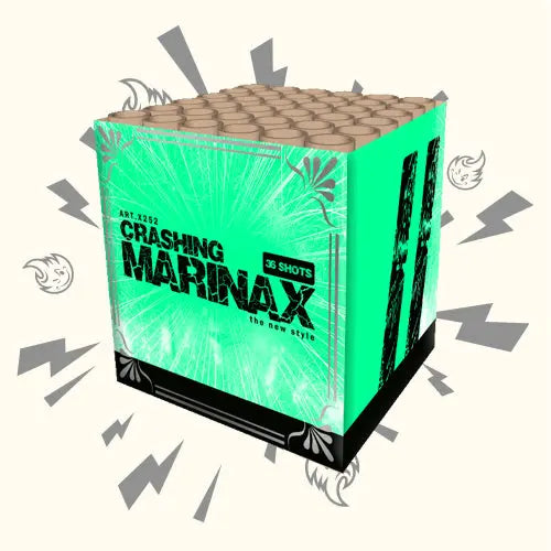 Eine quadratische Schachtel von Katan Feuerwerksbatterie mit der Aufschrift "Katan Crashing Marinax" zeigt ein leuchtend grünes Design mit schwarzer Schrift, der Angabe 36 Schuss und einem Hintergrund aus Cartoon-Explosionen und Funken.