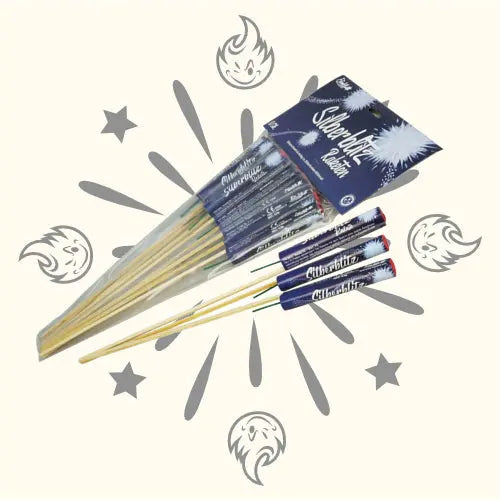 Ein Bündel Funke Silberblitz Raketen mit der Aufschrift "Silberweiß", mit mehreren Stabfeuerwerken, die auf einem beigen Hintergrund mit grauen Sternen und Flammen aufgefächert sind - perfekt für jede Funke-Feier.