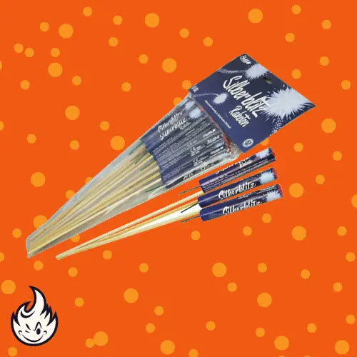 Fünf blaue und silberne Funke Silberblitz Raketen mit Holzgriffen sind auf einem orangefarbenen Hintergrund mit gelben Tupfen aufgefächert. Ein Flammensymbol in der Ecke hebt die Marke Funke und das Thema Silberblitz Raketen hervor.