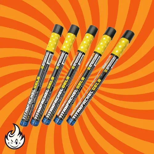 Fünf gelb-schwarze Feuerwerksröhren mit der Aufschrift "Argento Titanfackeln Gelb" stehen aufrecht im 5er-Pack vor einem orangefarbenen Spiralhintergrund, mit einem weißen Flammensymbol in der Ecke - das perfekte Argento-Feuerwerk für Ihre nächste Veranstaltung.