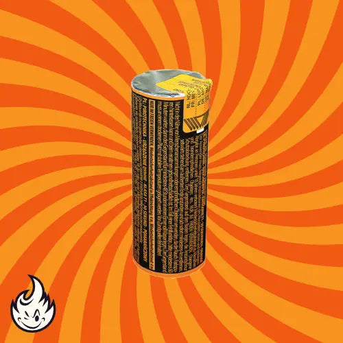 Ein zylindrischer 38-mm-Behälter mit der Aufschrift "Argento Dualsmoke 38 mm Orange" von Argento, mit einem schwarzen Etikett mit kleiner gelber Schrift und einem teilweise geöffneten gelben Deckel vor einem orange-gelben Spiralhintergrund mit einem Flammensymbol in der Ecke.