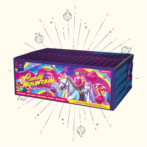 Eine farbenfrohe rechteckige "Albert Candy Mountain"-Feuerwerksdose von Albert mit einem farbenfrohen Bild einer Frau und Einhörnern inmitten einer skurrilen Bonbonlandschaft, mit strahlenden Linien und Bonbon-Symbolen. Enthält ein 100-schüssiges Verbundfeuerwerk.