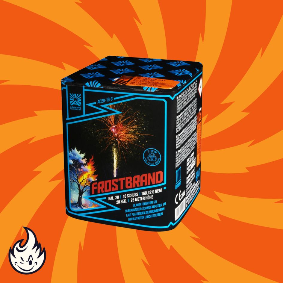 Die würfelförmige Feuerwerksdose "Argento Frostbrand 16sh" von Argento zeigt ein farbenfrohes Feuerwerk, einen frostigen Baum, einen orangefarbenen Hintergrund mit leuchtenden Explosionen und ein Flammen-Cartoon-Maskottchen in der unteren linken Ecke.