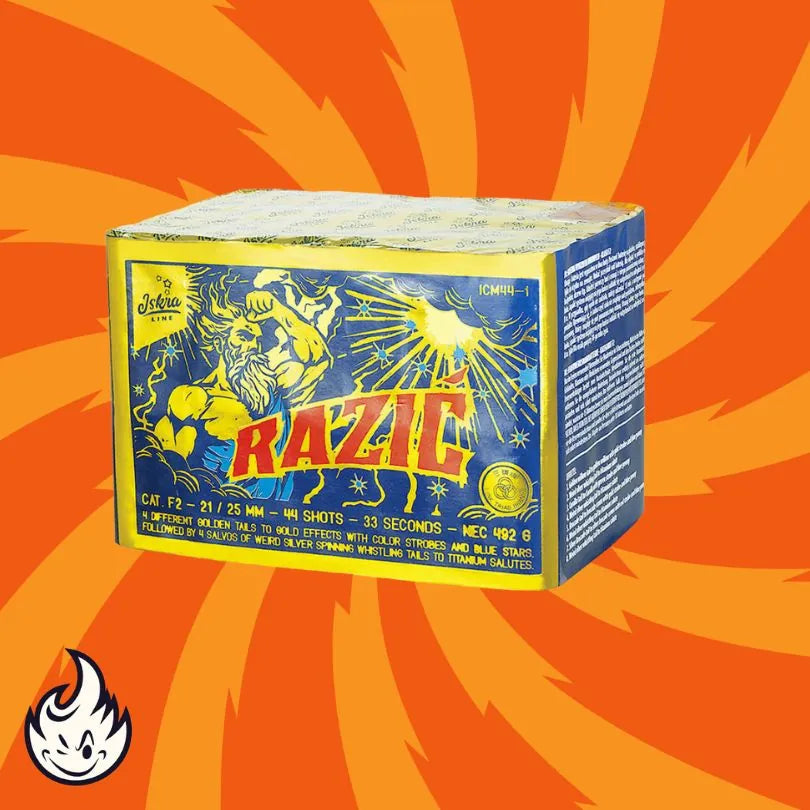 Eine Schachtel mit "Iskra Razić". Feuerwerksbatterie von Iskra, mit einem blau-gelben Design mit einer muskulösen, bärtigen Figur, die Blitze auf einem orange-roten Spiralhintergrund schießt. Ein kleines Flammenlogo befindet sich in der unteren linken Ecke.