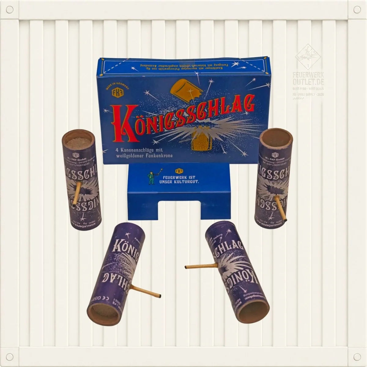 Vier violette Feuerwerksrohre und eine blaue FKF-Königsschlag-Schachtel 🇩🇪 von FKF Feuerwerk sind auf einem weißen Hintergrund angeordnet, wobei bei jedem Rohr die Zündschnur sichtbar ist. Die Schachtel ist mit goldener Schrift und Feuerwerksmotiven verziert.
