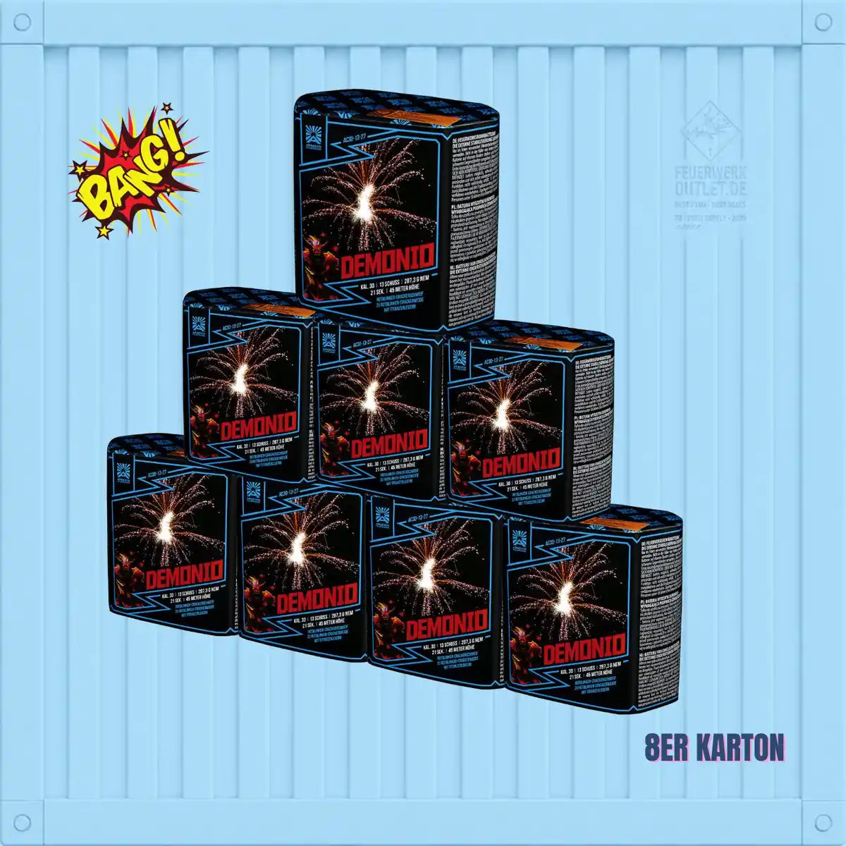 Acht Kartons des Feuerwerks „Argento Demonio 8er Karton“ 📦 von Argento sind vor einem hellblauen Wellpappenhintergrund pyramidenförmig angeordnet. Eine Grafik im Comic-Stil mit der Aufschrift „BANG!“ ziert die obere linke Ecke, und rechts unten ist der Text „8er Karton“ zu sehen.