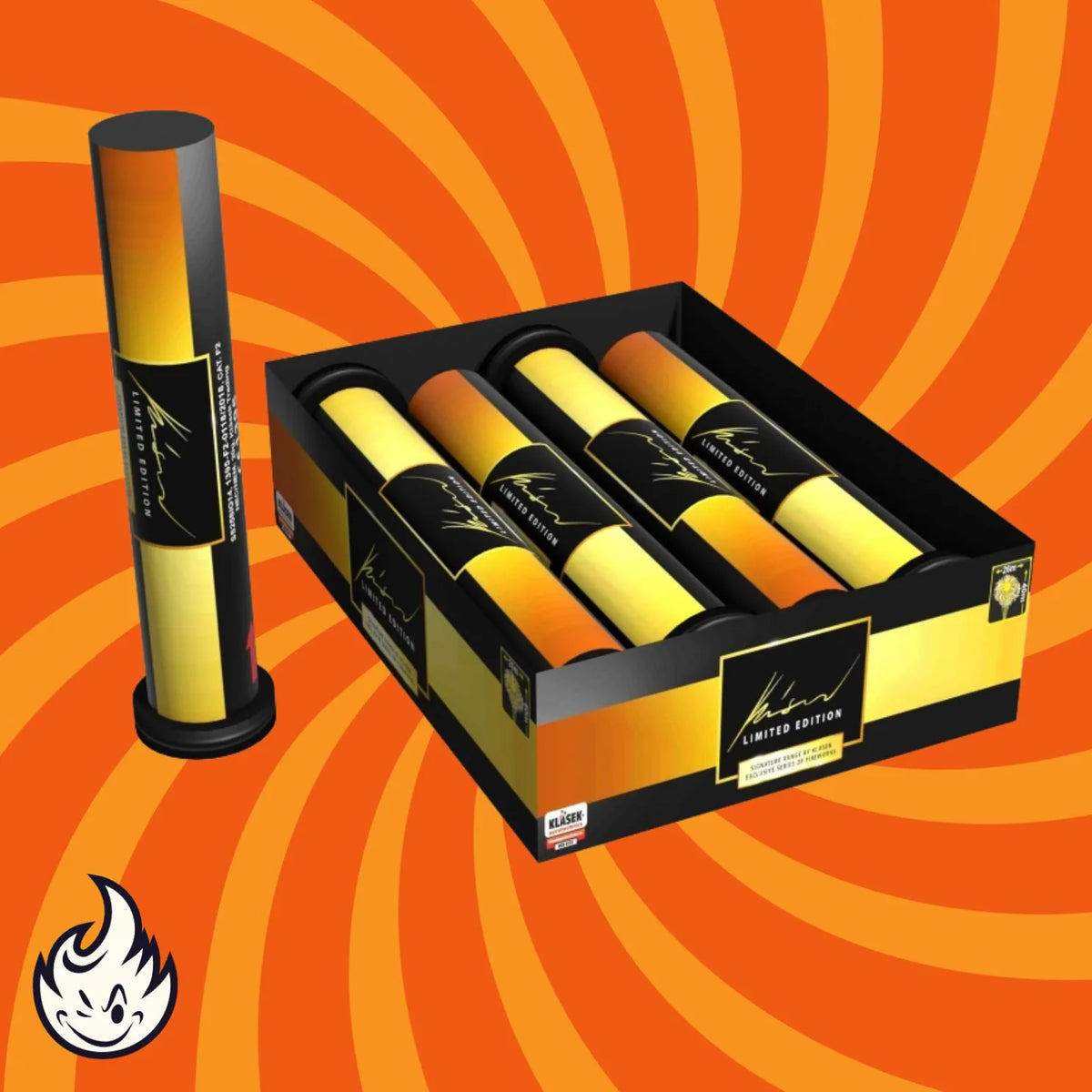 Eine Schachtel mit vier Klasek Signature Range Single Shot 25mm Röhren mit schwarzen Etiketten steht auf einem orange-gelben Spiralhintergrund. Eine Röhre steht aufrecht neben der Schachtel. Das weiße Klasek Flammenlogo erscheint in der unteren linken Ecke.