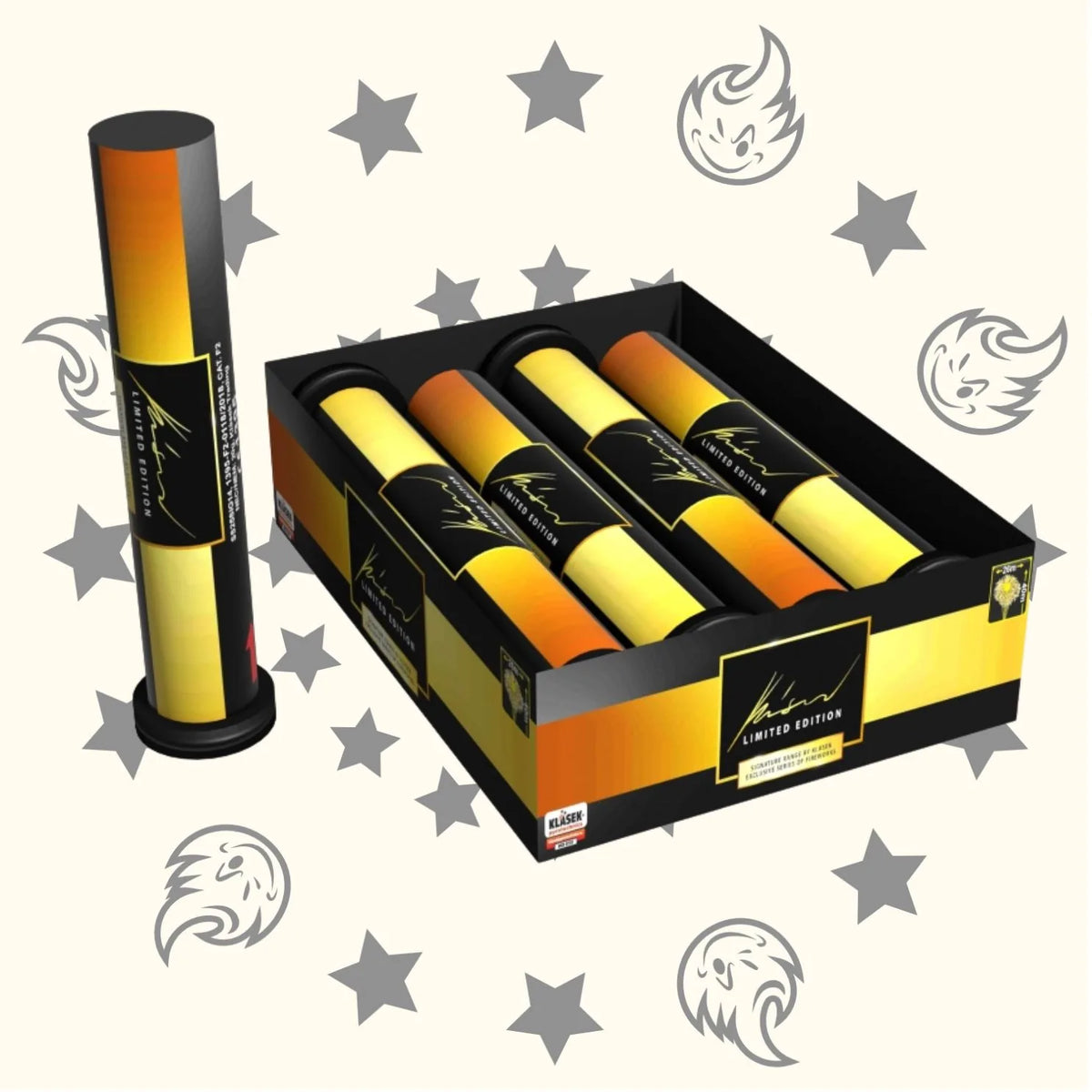 Eine Schachtel mit vier Klasek Signature Range Single Shot 25mm Feuerwerkskörpern von Klasek zeigt orange-gelbe Zylinder mit Farbverlauf und der Aufschrift "Limited Edition", wobei ein Zylinder aufrecht steht. Im Hintergrund sind Sterne und Flammensymbole zu sehen.