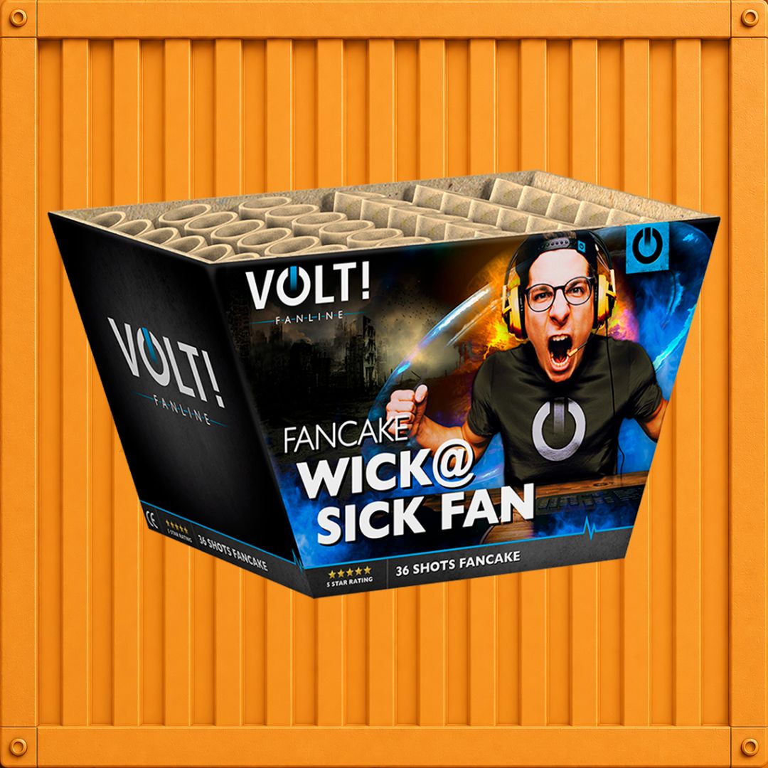 Auf einer Packung „VOLT! Wick@ Sick Fan 36sh“ von VOLT! ist eine begeisterte Person mit Kopfhörern, Brille und einer Wunderkerze inmitten bunter Explosionen vor einem blau-orangefarbenen Hintergrund abgebildet. Die Packung enthält 36 Shots und trägt die Aufschrift „WICK@SICK FAN“.