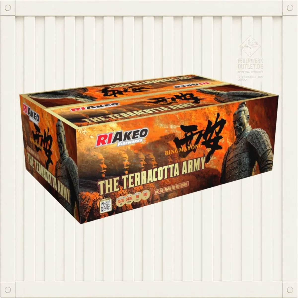 Eine rechteckige Feuerwerksschachtel von RIAkeo mit dem Namen „Riakeo The Terracotta Army“ zeigt Abbildungen von Terrakotta-Kriegern und feurig-orangefarbene Motive und ist vor einer weißen Wand mit vertikalen Linien platziert.
