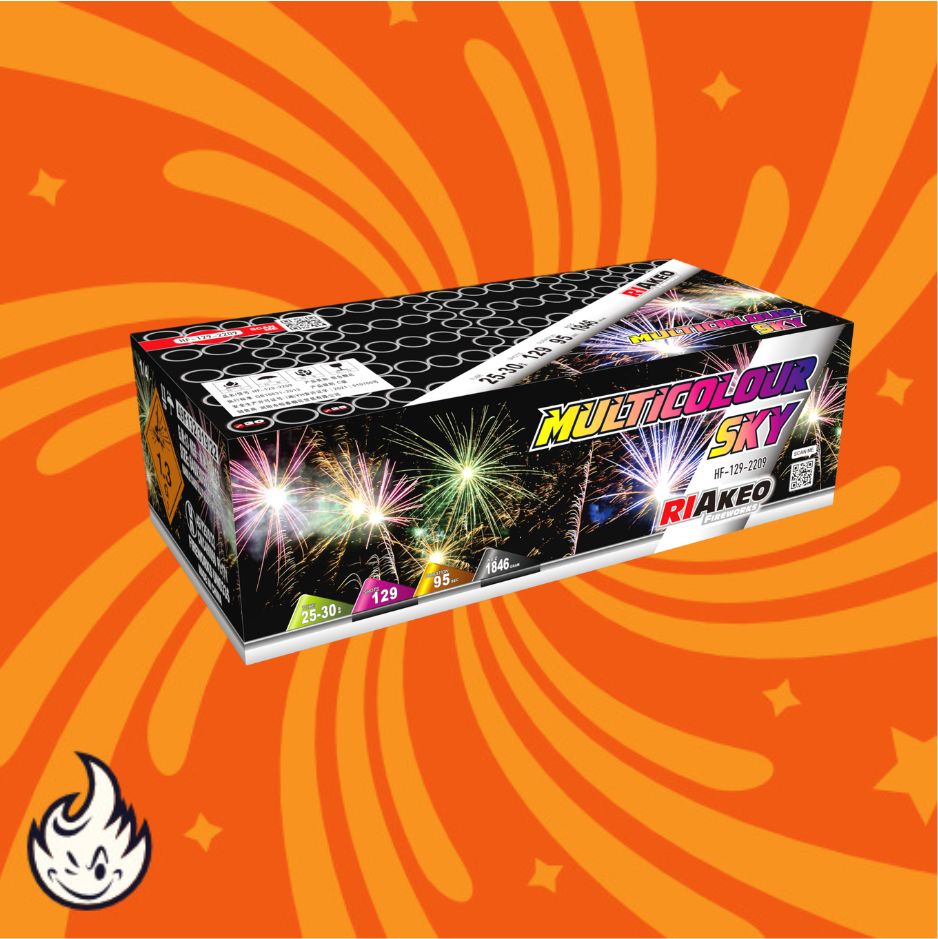 Eine Schachtel mit der Aufschrift "Riakeo Multicolor Sky 129sh Compound" von RIAkeo mit farbenfrohen Feuerwerksbildern steht vor einem orangefarbenen Hintergrund mit gelben Wirbelmustern und einem Flammensymbol, das dieses leuchtende Verbundfeuerwerk hervorhebt.