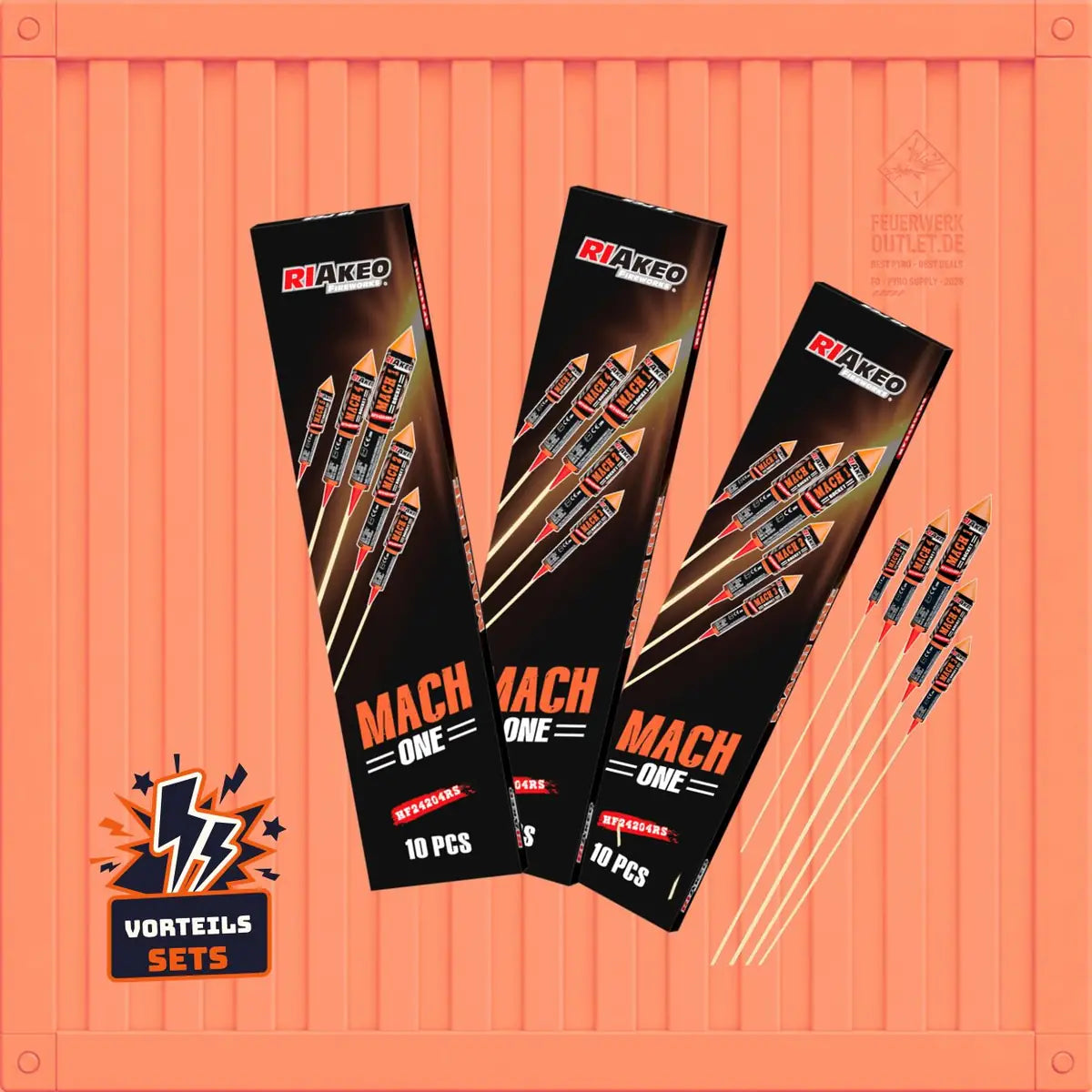 Drei hohe schwarze „Vorteilsset Riakeo Mach One – 3er-Pack“-Raketenboxen, jeweils mit der Aufschrift „Mach One“ und „10 Stück“, vor einem orangefarbenen Hintergrund angeordnet.