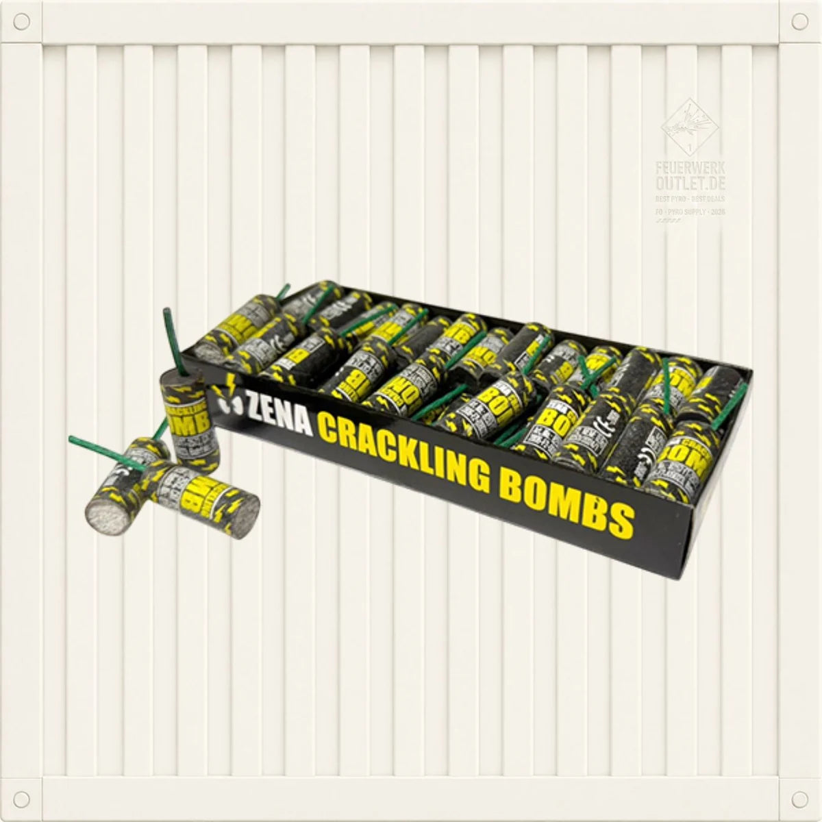 Auf einem Tablett mit „Zena Crackling Bombs“ von Zena sind mehrere kleine, zylinderförmige Feuerwerkskörper mit grünen Zündschnüren zu sehen, die alle ordentlich vor einem weißen Hintergrund angeordnet sind.