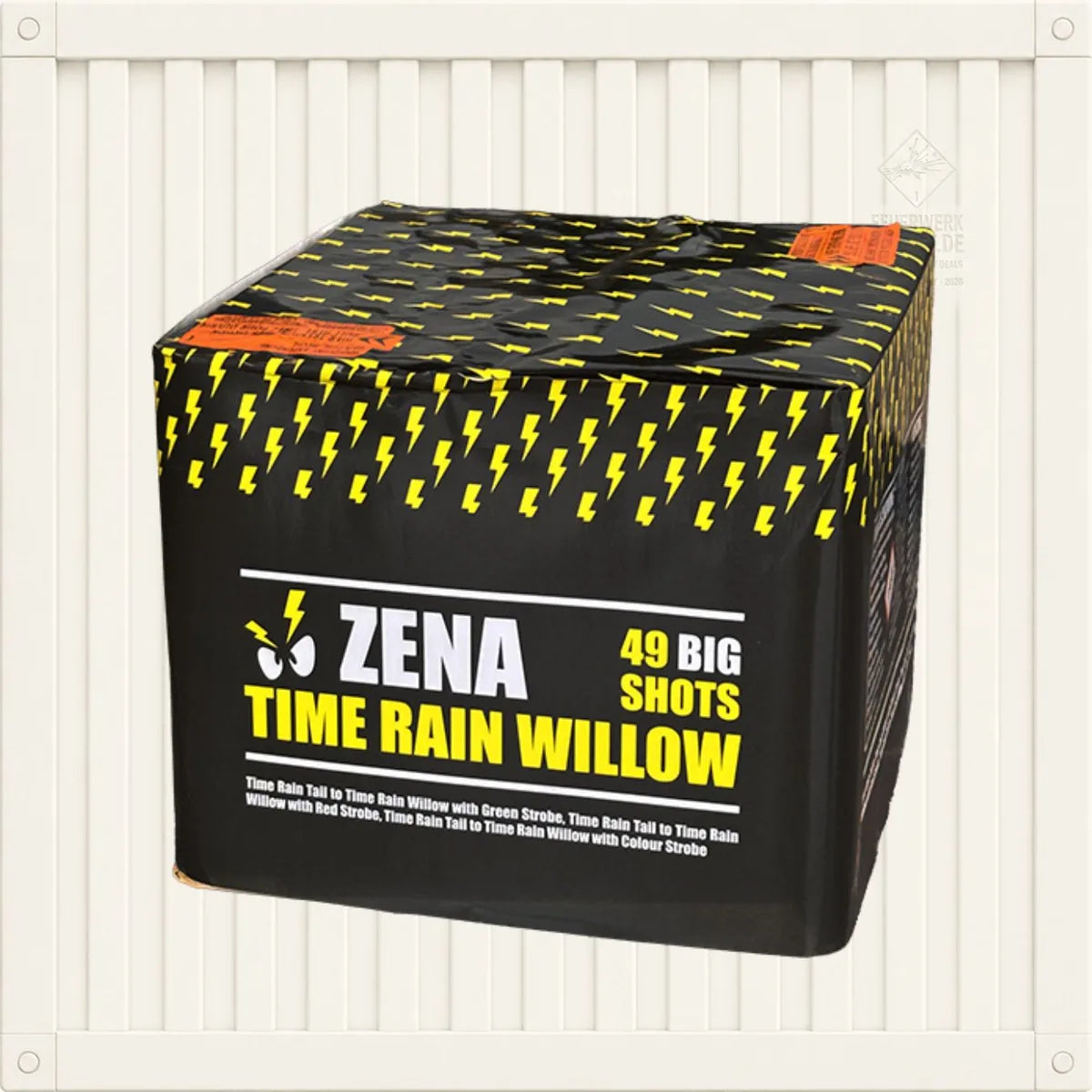 Eine schwarze Schachtel mit „Zena Time Rain Willow“-Feuerwerkskörpern der Marke Zena mit der Aufschrift „49 big shots“, auf deren Verpackung gelbe Blitze und Schriftzüge zu sehen sind, vor einem hell gestreiften Hintergrund.