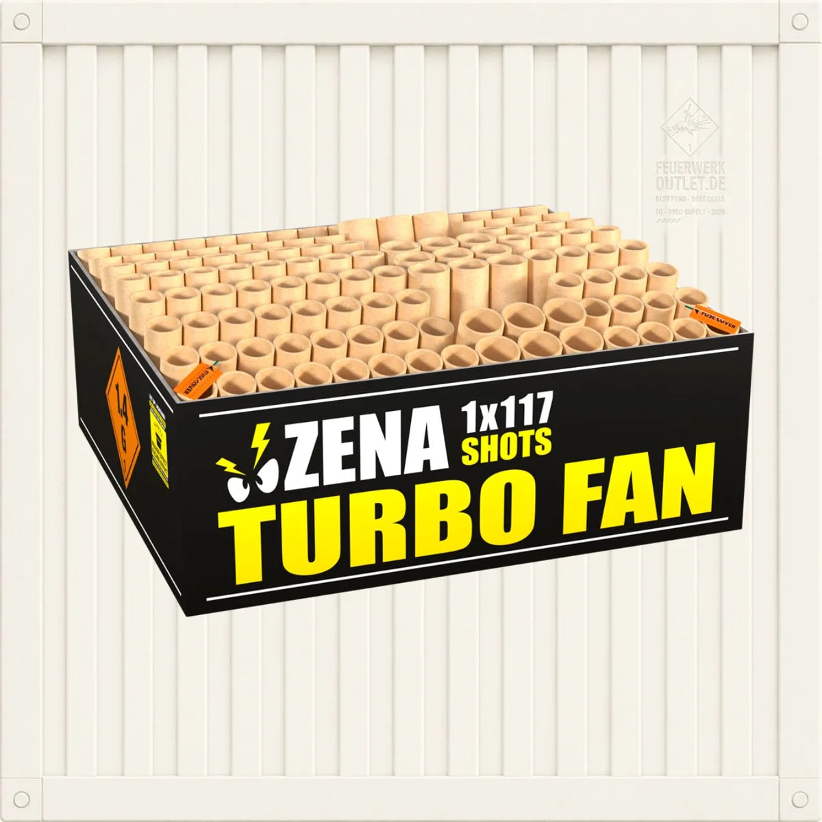 Eine Schachtel mit „Zena Turbo Fan“-Feuerwerkskörpern von Zena, bestehend aus 117 Schussrohren, in einer schwarzen Verpackung mit auffälliger gelber Beschriftung und einem Gefahrenhinweis an der Seite, vor einem weißen Hintergrund.